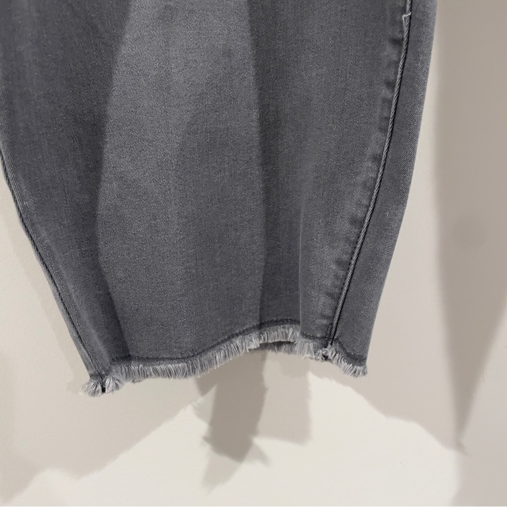 NWT Nine West Slimming High-Waisted Straight-Leg Crop Jeans - Gray, 28W Short - Picture 6 of 9